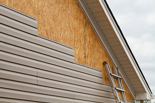 Professional Siding Contractor technician working in Warren, IN